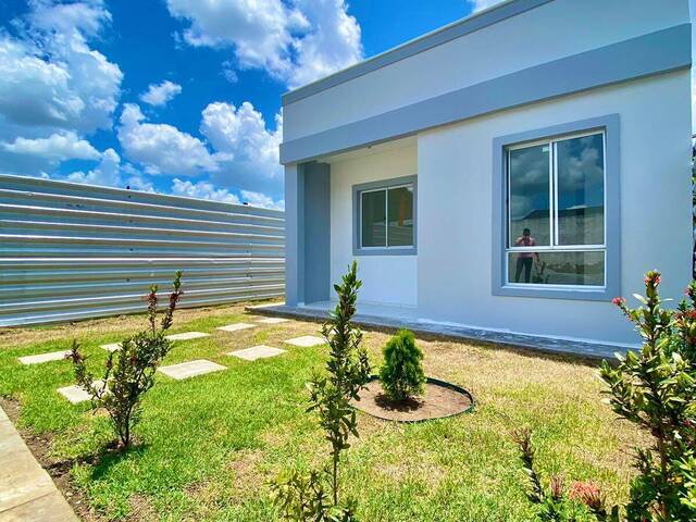 #445 - Casa em condomínio para Venda em Feira de Santana - BA