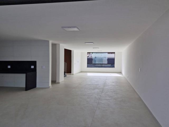 Casa para Venda em Feira de Santana - 2