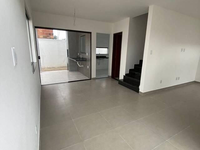 #597 - Casa para Venda em Feira de Santana - BA - 2