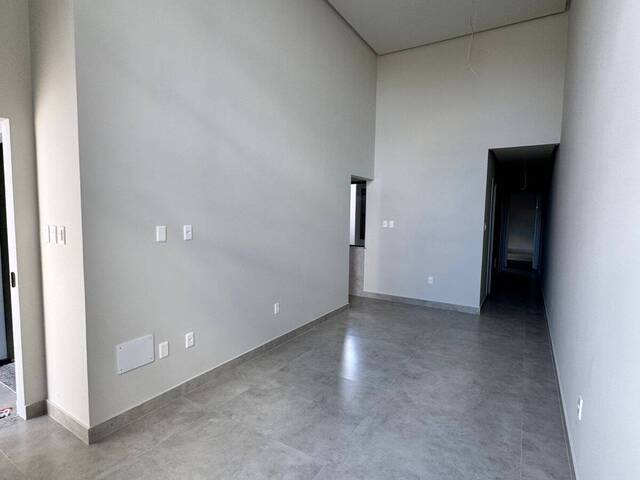 #737 - Casa para Venda em Feira de Santana - BA - 2